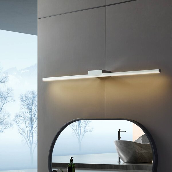 Lucande LED-es tükörlámpa Kivana, króm, fém, 90 cm, IP44, Króm / ezüst, Fürdőszoba, Alumínium, Modern
