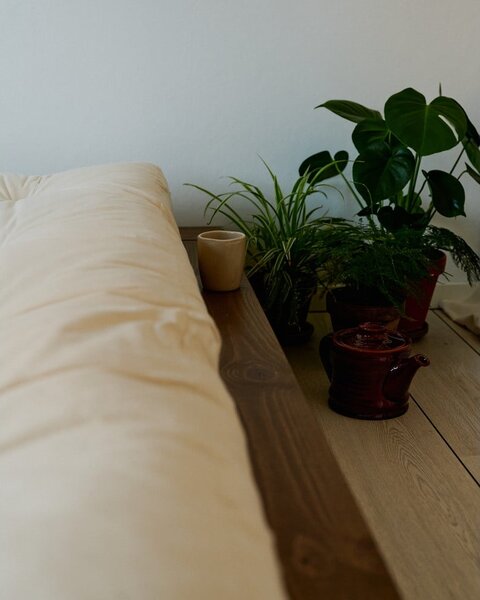 Barna borovi fenyő franciaágy ágyráccsal 180x200 cm Japan – Karup Design