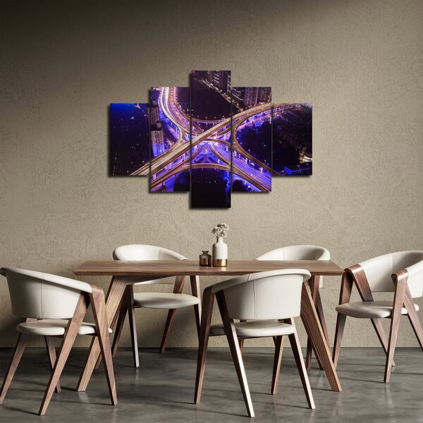 Egy kép egy nagy kereszteződésről éjjel (150x105 cm)