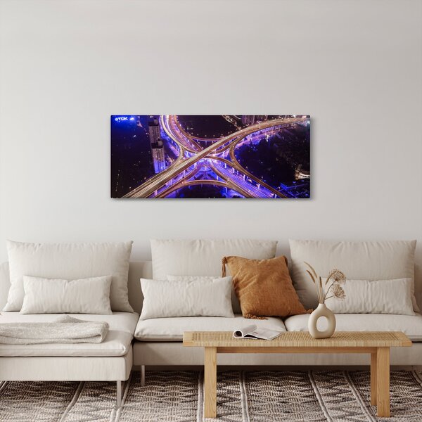 Egy kép egy nagy kereszteződésről éjjel (120x50 cm)