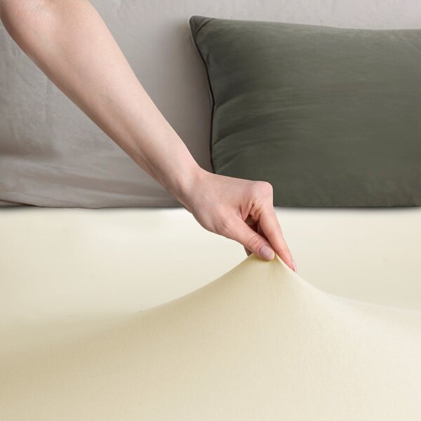 Krémszínű gumis jersey lepedő 160x200 cm Amber – Restilo