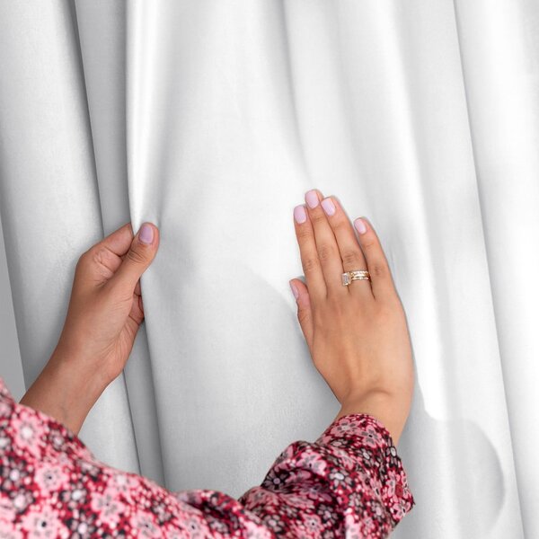 Fehér bársony dimout (részleges sötétítő) függöny 140x245 cm Pleat – Restilo