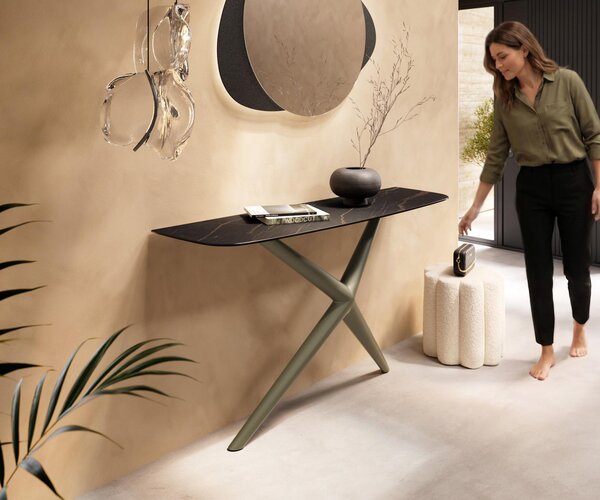 DELIFE Konzolasztal Edge hajóformájú 140x40 cm Laminam® kerámia Noir Desir barna Estelo fém titán effektfinish