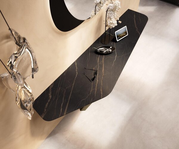DELIFE Konzolasztal Edge poligonális 180x50 cm Laminam® kerámia Noir Desir barna Zentharo fém titán effekt finish