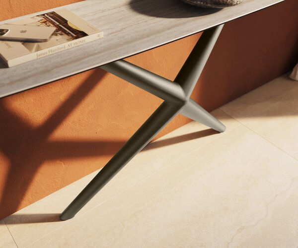DELIFE Konzolasztal Edge hajóformájú 180x40 cm kerámia Laminam® Travertino Bianco krémfehér Estelo fém titán színű effekt finish