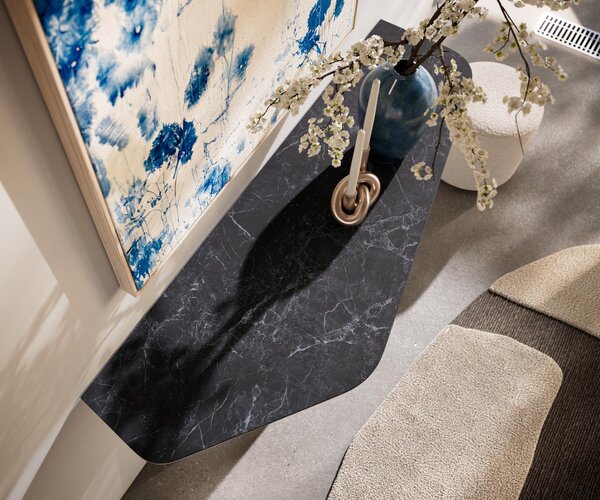 DELIFE Konzolasztal Edge poligonális 140x50 cm Laminam® kerámia Nero Greco antracit Spios fém fekete