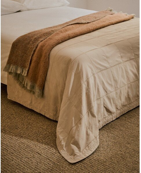 Világosbarna pamut steppelt ágytakaró 180x260 cm Isor – Kave Home