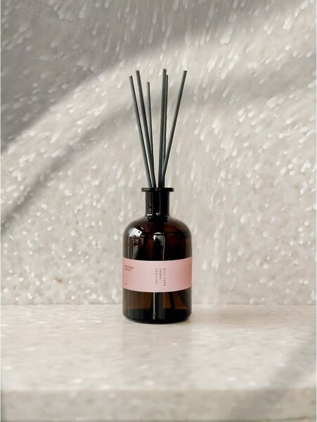 Aromadiffúzor #42 White Pepper, Tobacco, Vanilla – Perfumed Prague