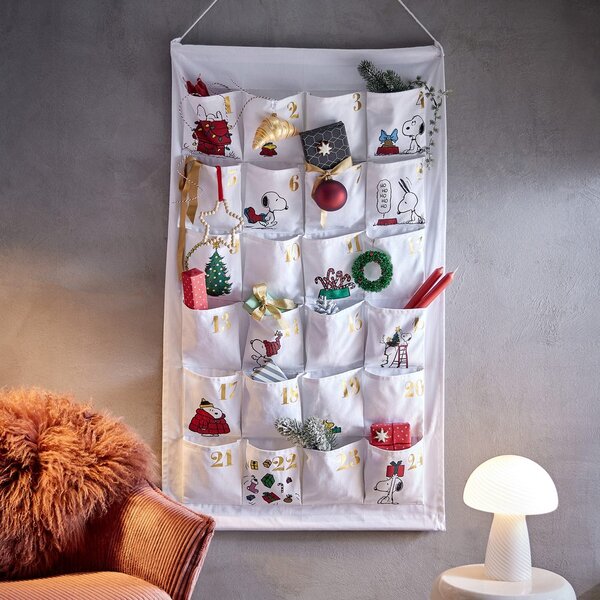 SANTA IS COMING adventi naptár 123 x 71 cm, Snoopy