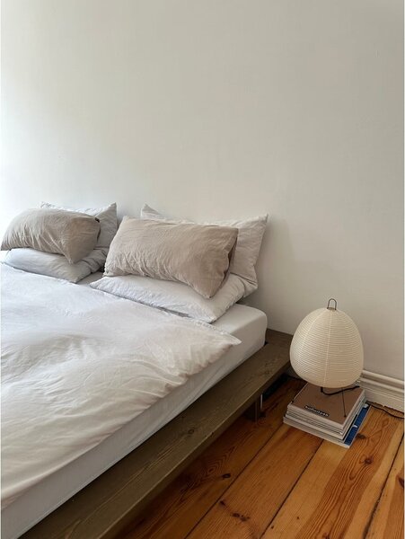 Barna borovi fenyő franciaágy ágyráccsal 180x200 cm Japan – Karup Design