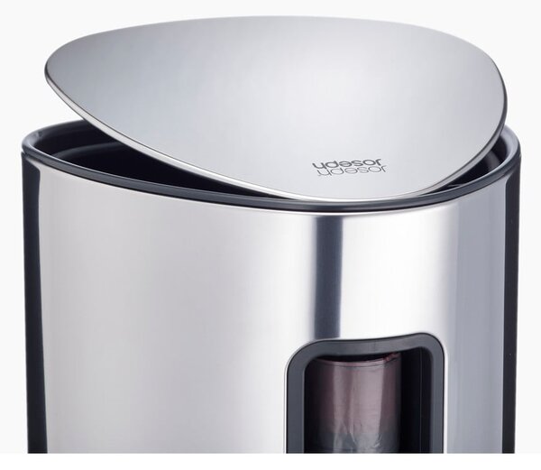 Ezüstszínű műanyag pedálos szemetes 5 l Luxe – Joseph Joseph