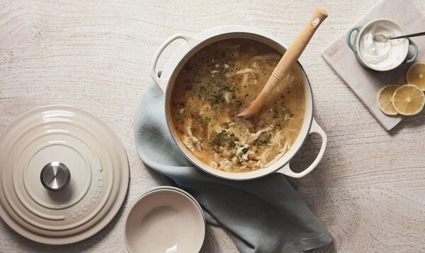 Le Creuset Signature kerek öntöttvas sütő-főzőedény, 20cm, 2,4 l, habcsók