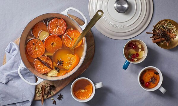 Le Creuset Signature kerek öntöttvas sütő-főzőedény, 20cm, 2,4 l, habcsók