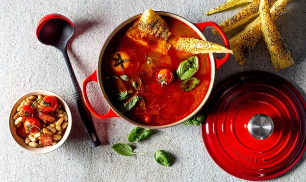 Le Creuset Signature kerek öntöttvas sütő-főzőedény, 22cm, 3,3 l, cseresznyepiros