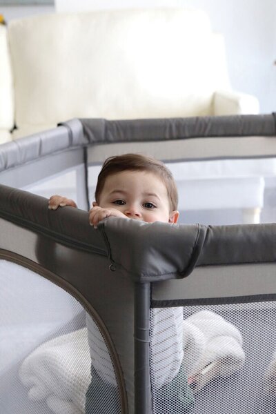 DREAMBABY Játszókerítés Explore hatszögletű átmérő (átlósan) 140cm x (oldal) 70cm Taupe