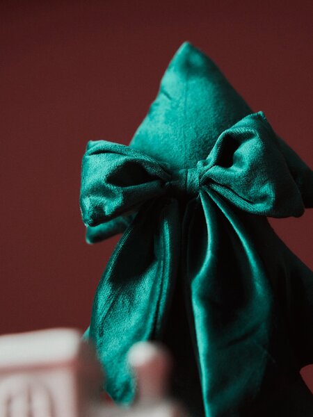 Sinsay - Álló karácsonyi dekoráció karácsonyfa formájában masnival - sötétzöld