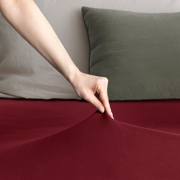 Borvörös gumis jersey lepedő 180x200 cm Amber – Restilo