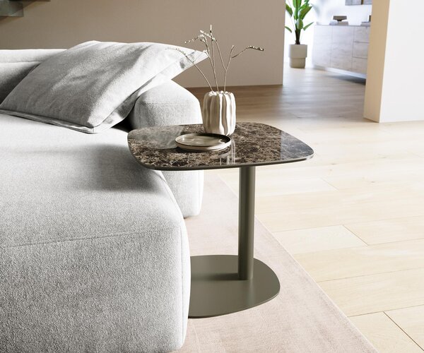 DELIFE Dohányzóasztal Edge hajóformájú 50x50 cm Laminam® Emperador kerámia extra fényes sötétbarna Eleny fém titán effekt finish