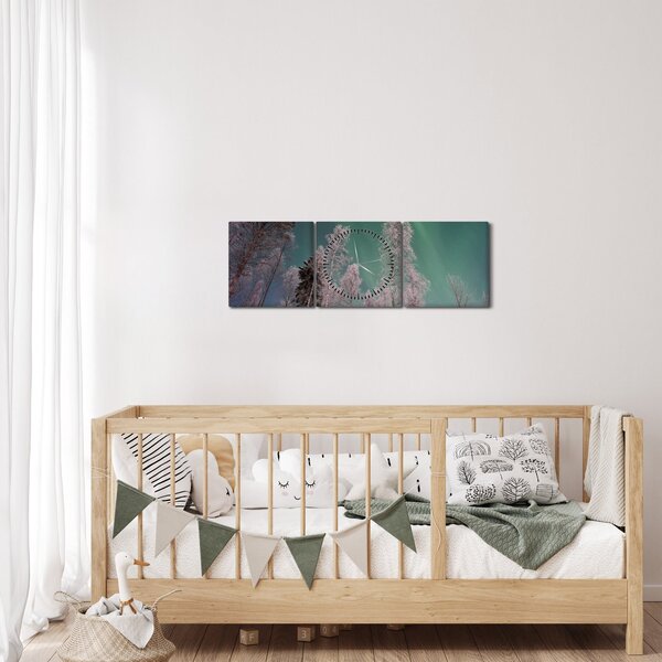 Az aurora borealis képe fagyos fák felett (órával) (90x30 cm)