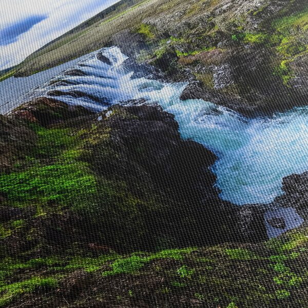 Egy kép a vízesésről a sziklák között (150x105 cm)