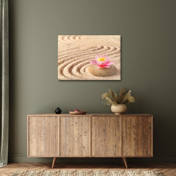 Egy kő, virággal a homokban képe (70x50 cm)