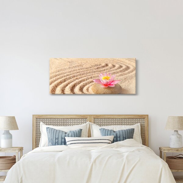 Egy kő, virággal a homokban képe (120x50 cm)