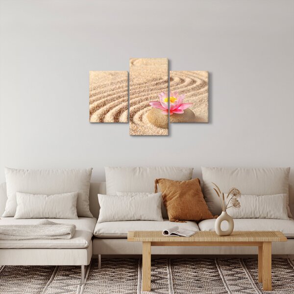 Egy kő, virággal a homokban képe (90x60 cm)