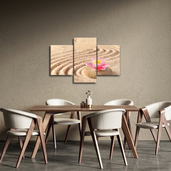 Egy kő, virággal a homokban képe (90x60 cm)