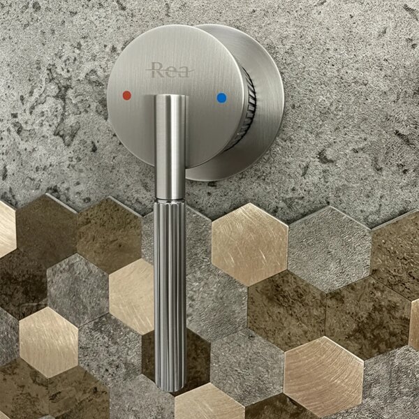 Falra szerelhető csaptelep Rea Argon Nickel Brush + BOX