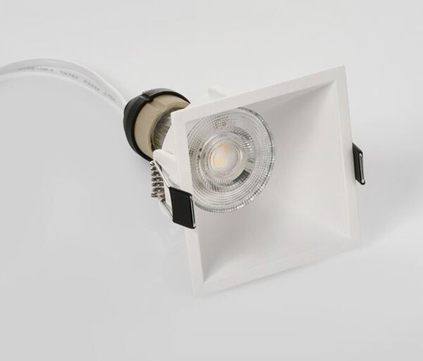 Spezia LED spot lámpatest