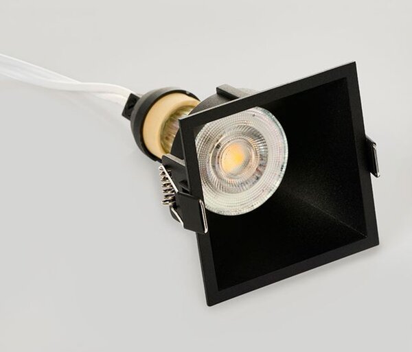 Spezia LED spot lámpatest