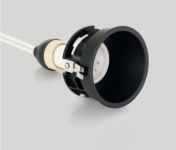 Spezia LED spot lámpatest