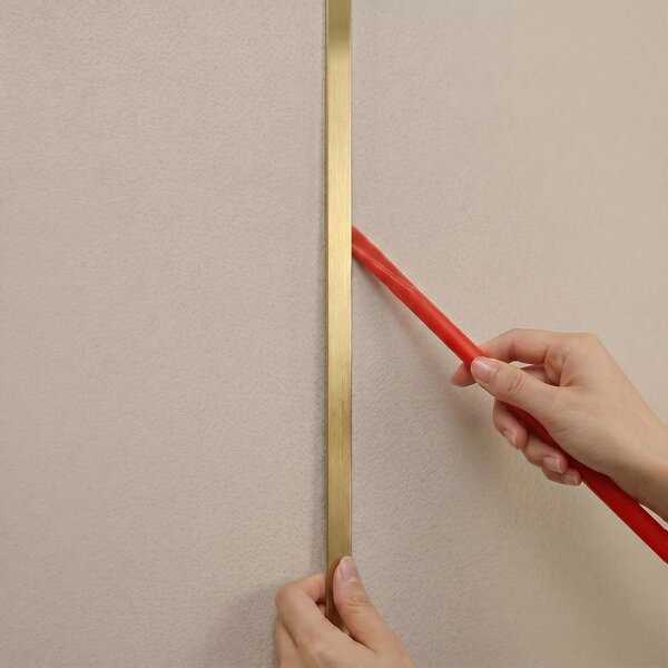 Öntapadós dekorációs szegélyléc Rea P14454 2cm Brush Gold