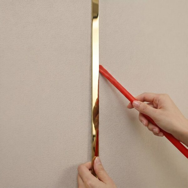 Öntapadós dekorációs szegélyléc Rea P14454D 2cm Gold