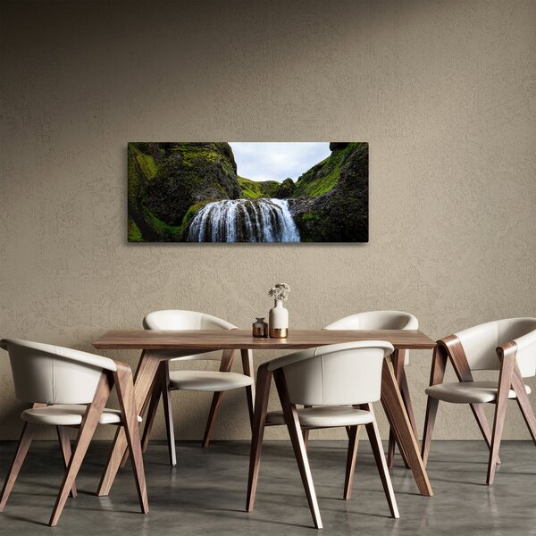 Egy szikla képe vízeséssel (120x50 cm)