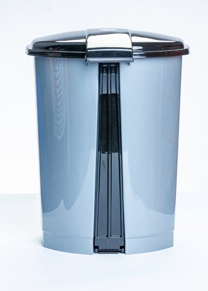 DÜNYA Pedálos szemetes kuka 30 l szürke 35x35x47 cm