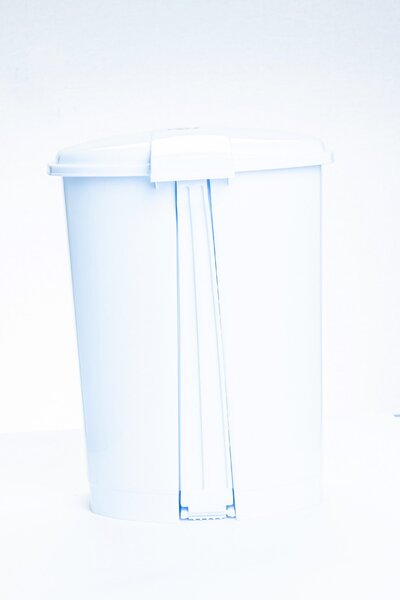 DÜNYA Pedálos szemetes fehér színben 30 L 47x35x35