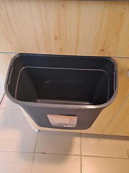 Ajtóra akasztható szemetes 7 L-es (antracit színben)