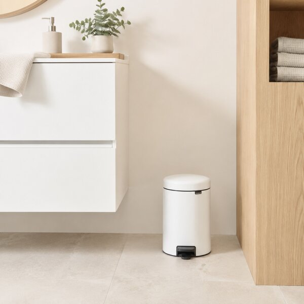 Brabantia PEDAL BIN NEWICON pedálos szemetes 5 L 29,1x27,2x20,5 cm fehér