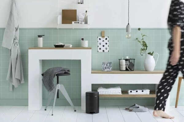 Brabantia PEDAL BIN NEWICON pedálos szemetes 3L 26,4x16,8x23,5 cm fekete matt