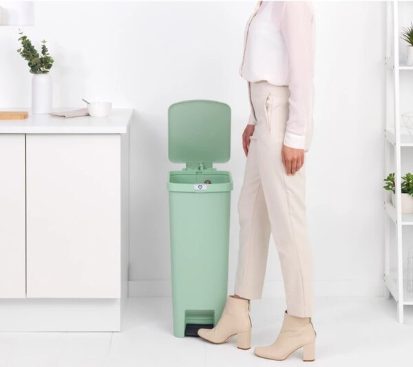 BRABANTIA STEPUP pedálos műanyag szemetes 40 l - jáde zöld