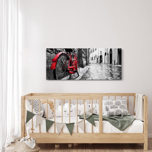 Egy vörös kerék képe egy macskaköves utcán (120x50 cm)