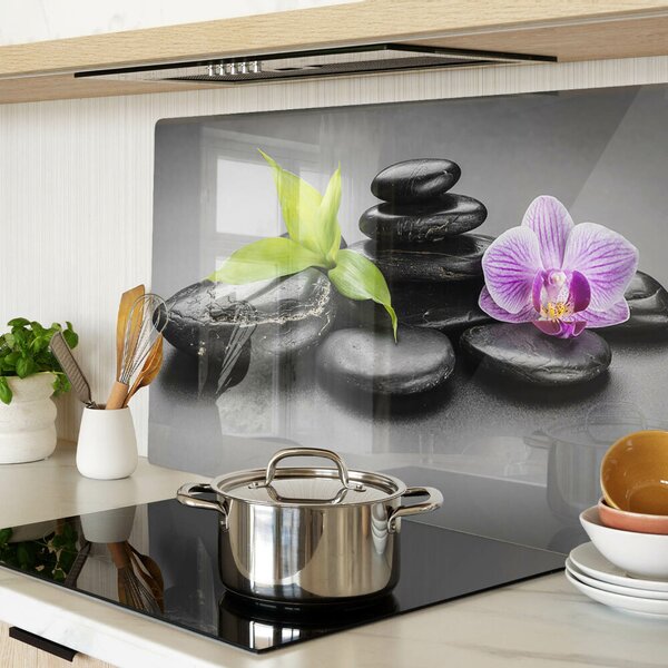 Üveg vágódeszka Kövek és orchidea a háttérben