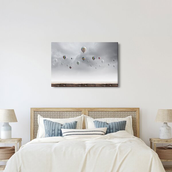 Kép - léggömbök egy téglafal felett (90x60 cm)