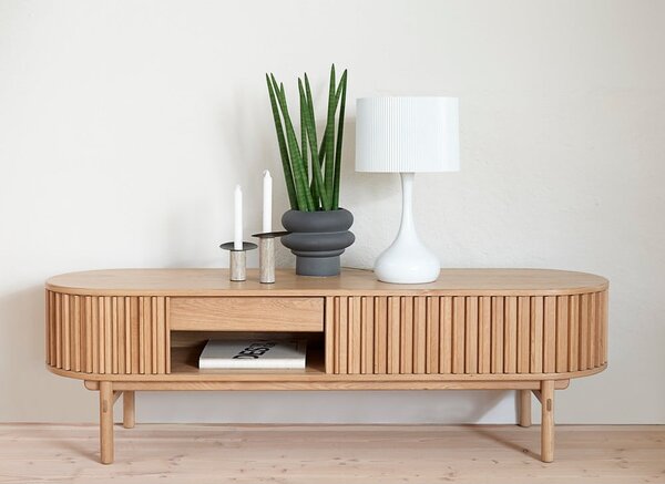 Natúr színű TV-állvány tölgyfa dekorral 160x48 cm Carno – Unique Furniture