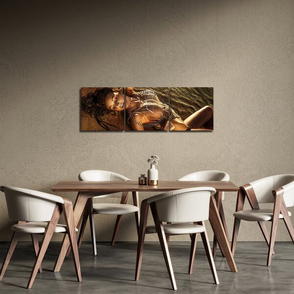 Fekvő nő a tengerparton képe (órával) (90x30 cm)