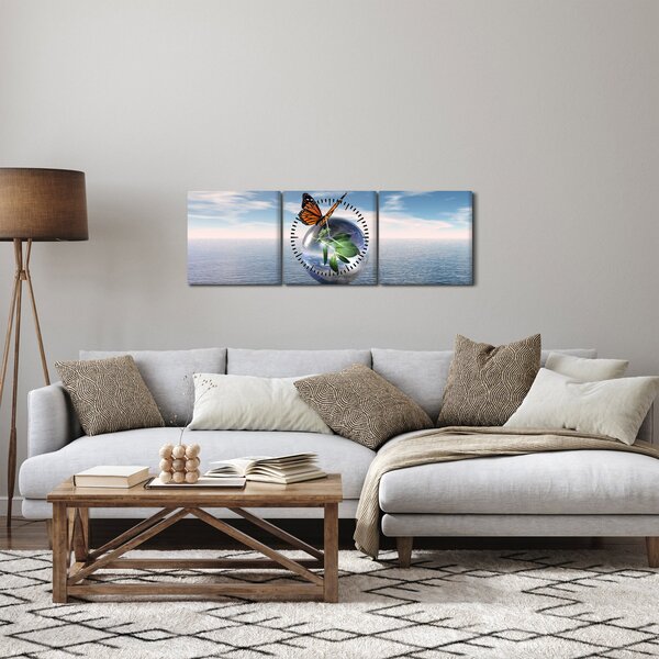 Pillangó képe egy üveggolyón (órával) (90x30 cm)