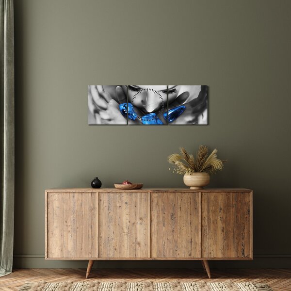 Egy nő portréja kövekkel (órával) (90x30 cm)