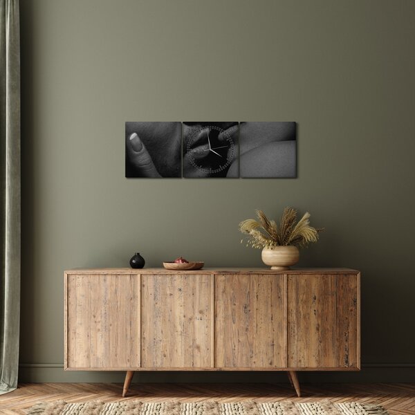 Kép - Csók, fekete-fehér fotó (órával) (90x30 cm)