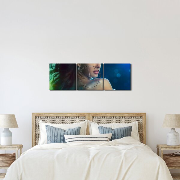 Kép - Egy fiatal nő képe (órával) (90x30 cm)